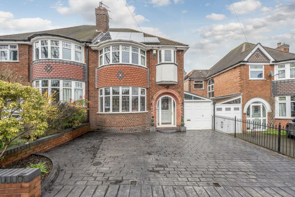 3 bedroom semidetached house for sale in Beverley Court Road, Quinton, B32