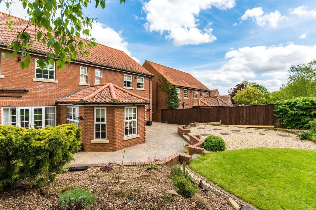 4 bedroom detached house for sale in Old Main Road, Barnoldby le Beck