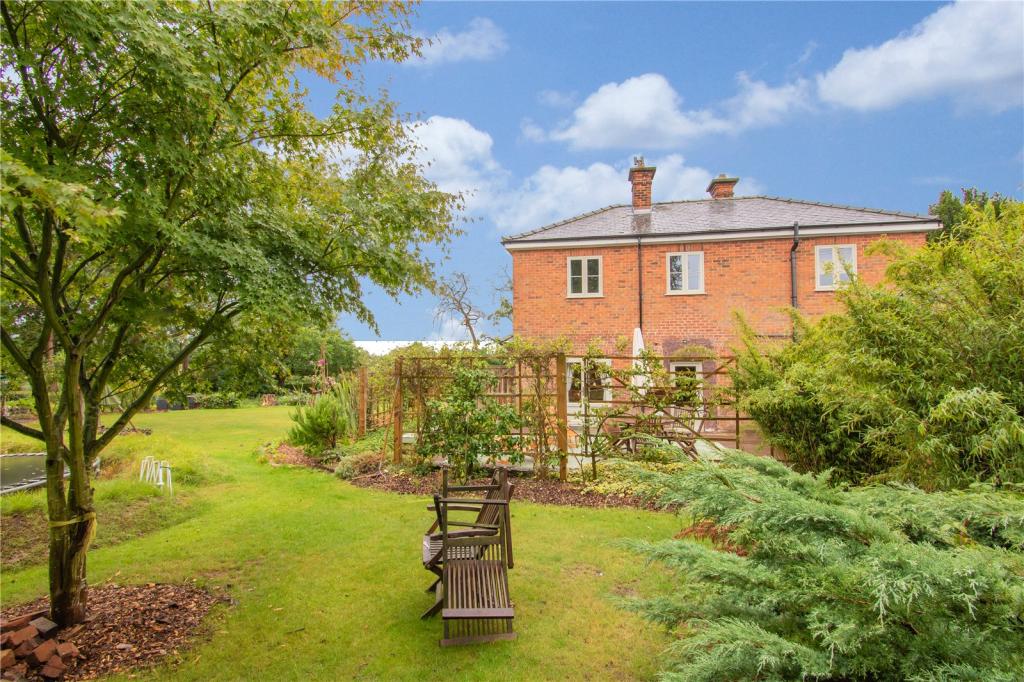 4 bedroom detached house for sale in Upton Road, Kexby, Gainsborough