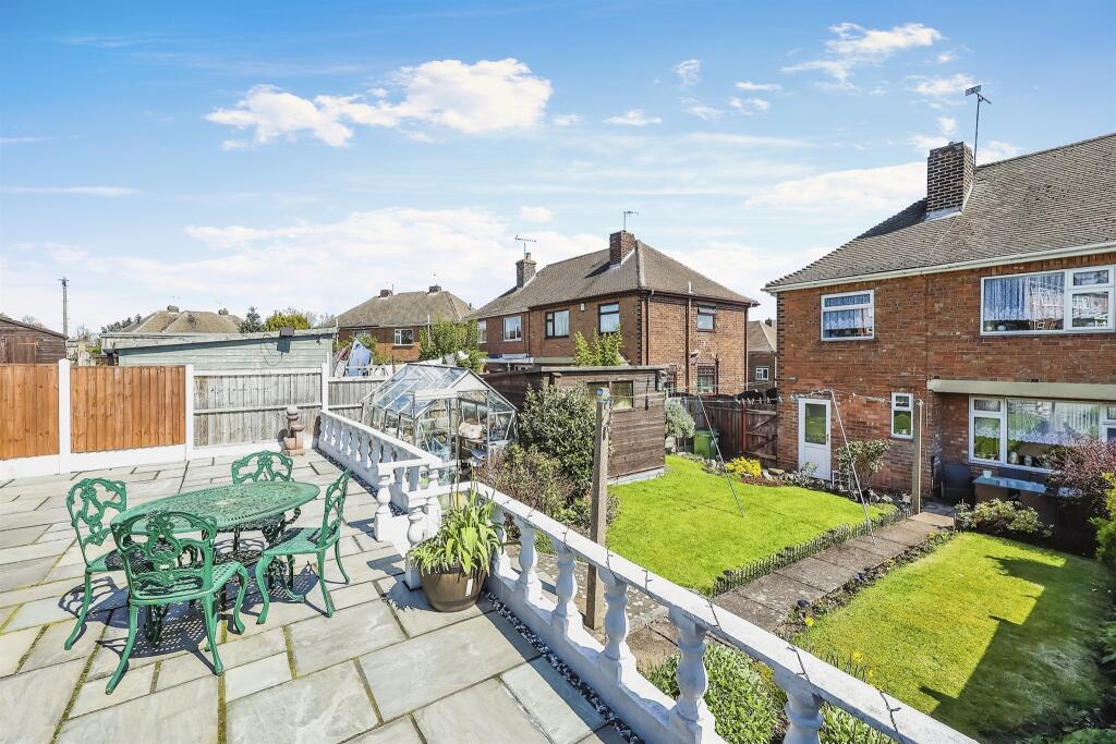 3 bedroom semidetached house for sale in Groome Avenue, Loscoe, Heanor