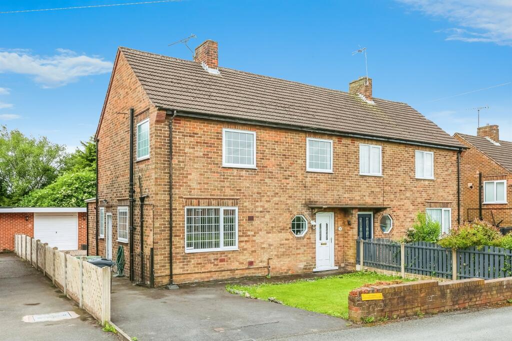 3 bedroom semidetached house for sale in Thorpe Hill Drive, Heanor, DE75