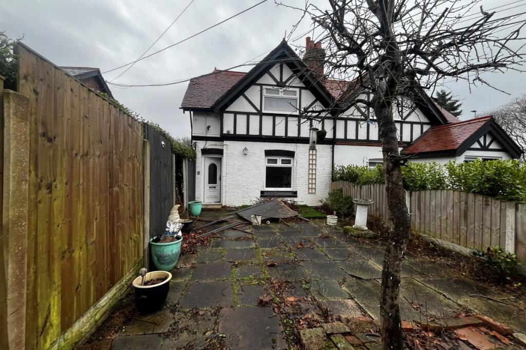 Main image of property: 2 Ivy Cottage, Arrowe Park Road, Wirral, Merseyside, CH49 5LW