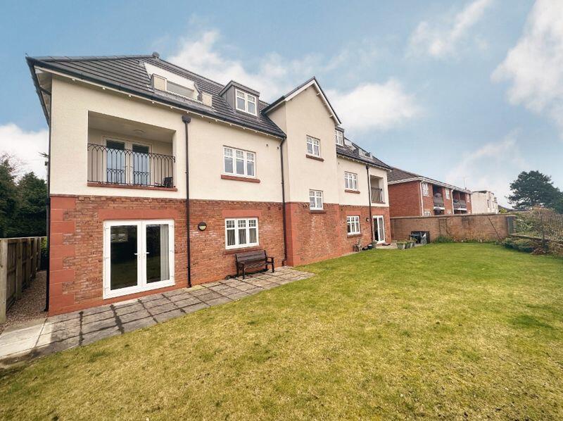 2 bedroom flat for sale in Telegraph Road, Heswall, Wirral, CH60