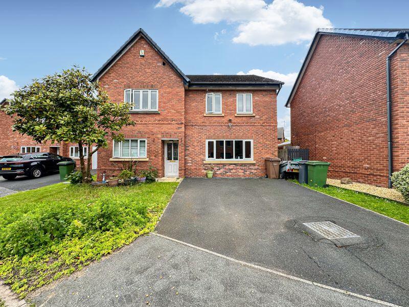5 bedroom detached house for sale in Cheltenham Crescent, Moreton