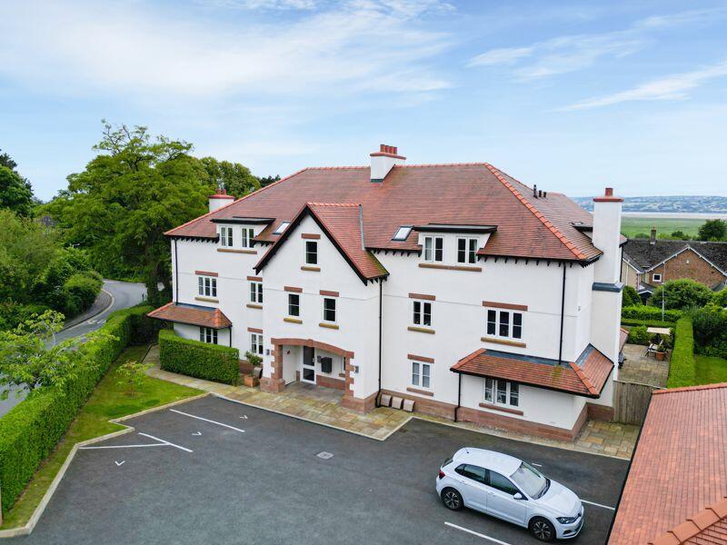 2 bedroom flat for sale in Thurstaston Road, Lower Heswall, Wirral, CH60