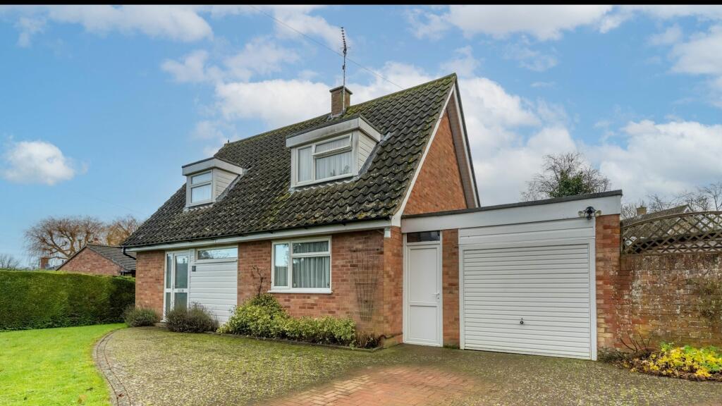 3 bedroom detached house for sale in Nether Grove, Longstanton, CB24