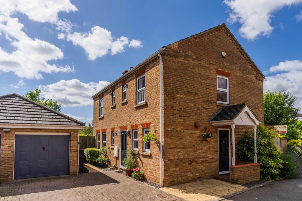 4 bedroom detached house for sale in Curringtons Close, Cottenham, CB24