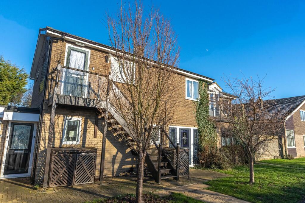 2 bedroom property for sale in Spiggots Close, Longstanton, CB24