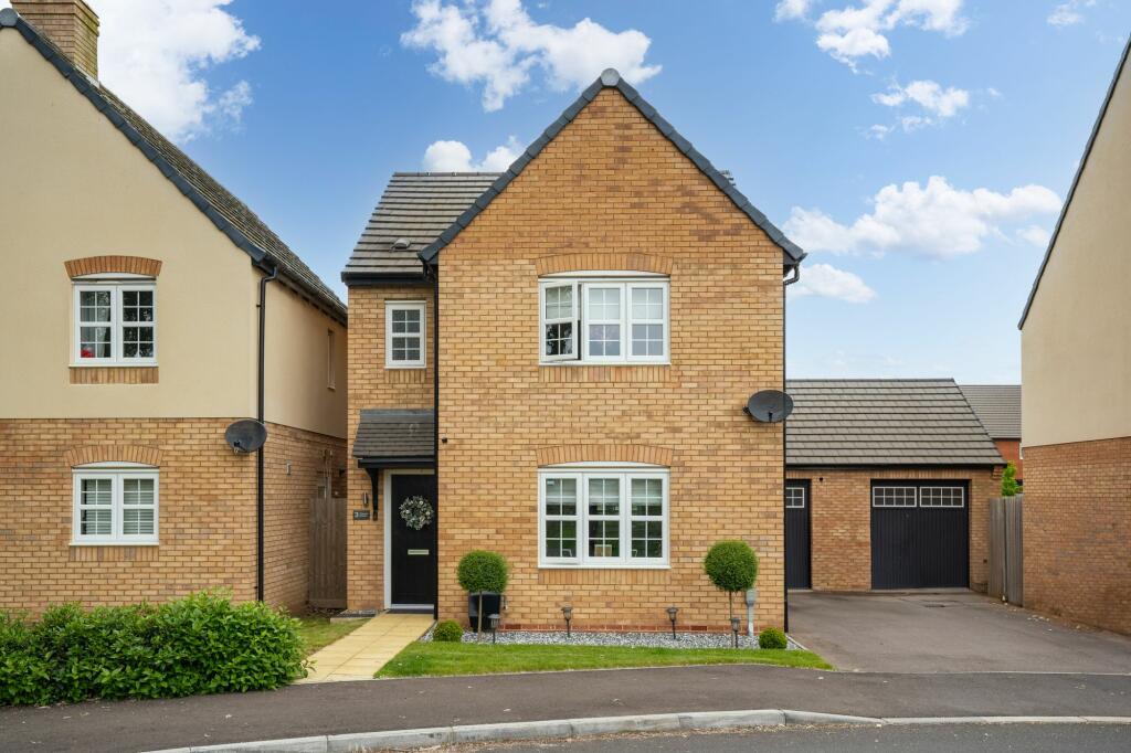 3 bedroom detached house for sale in Clarke Close, Cottenham, CB24