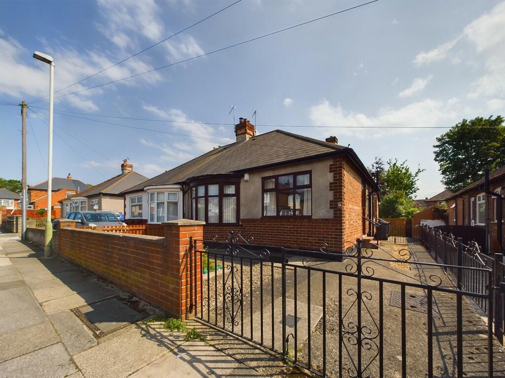 2 bedroom semidetached bungalow for sale in Clifton Avenue, Darlington