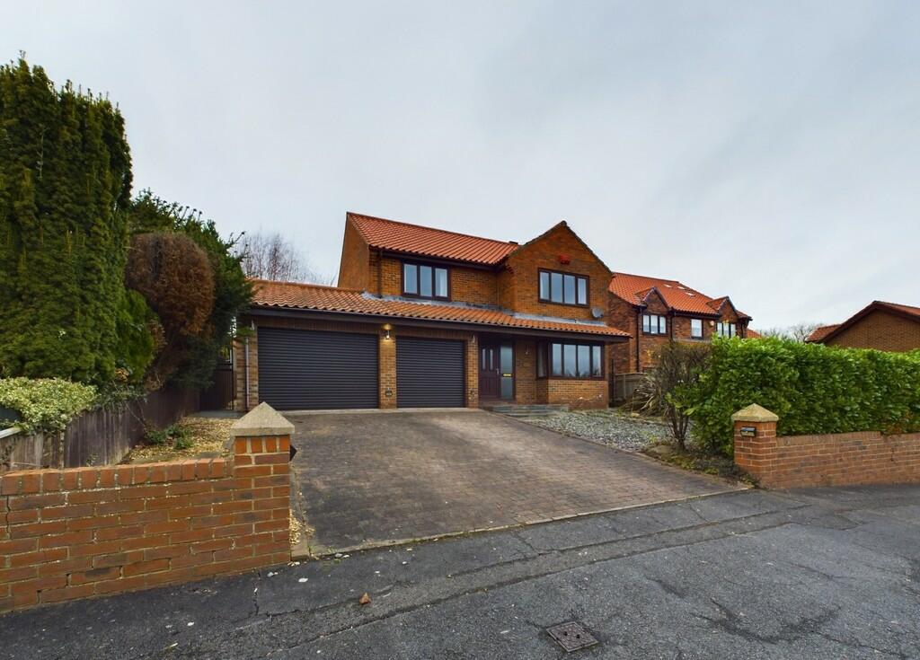 4 bedroom detached house for sale in Woodvale, Coulby Newham, TS8