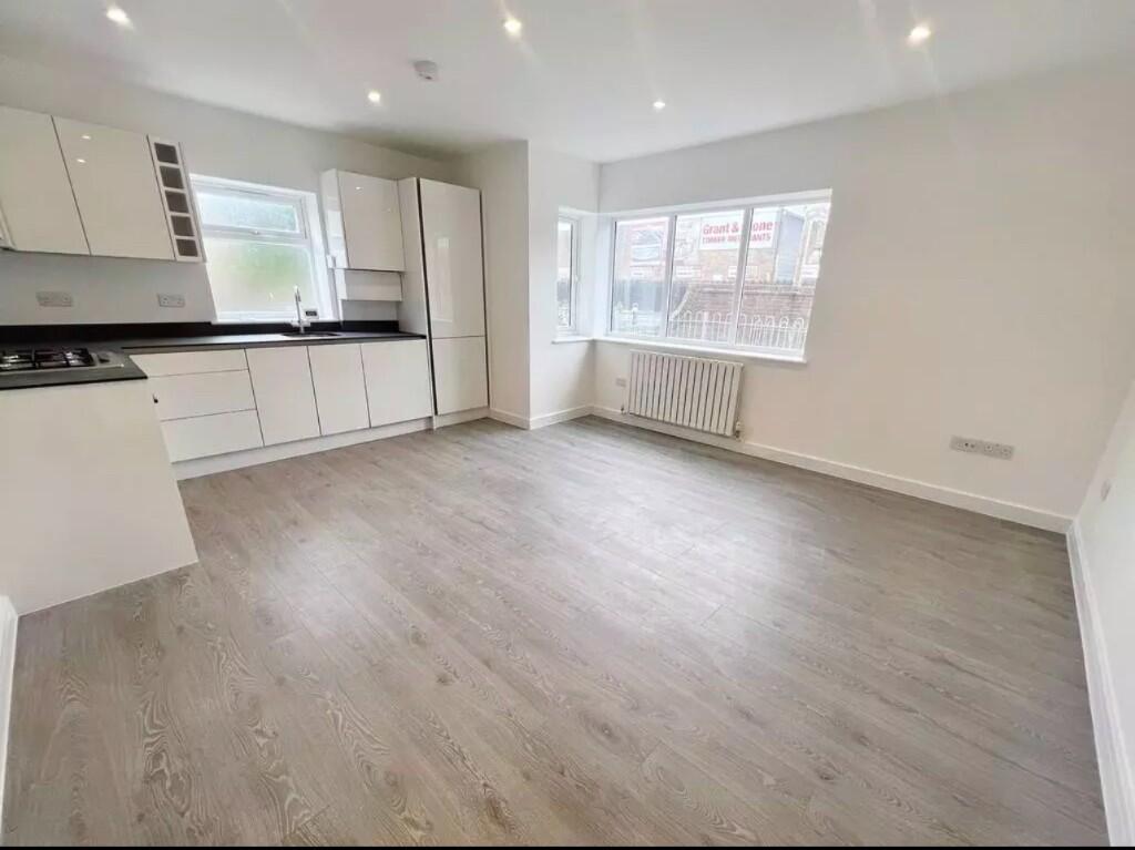 Main image of property: West Wycombe Road, High Wycombe, Buckinghamshire, HP12