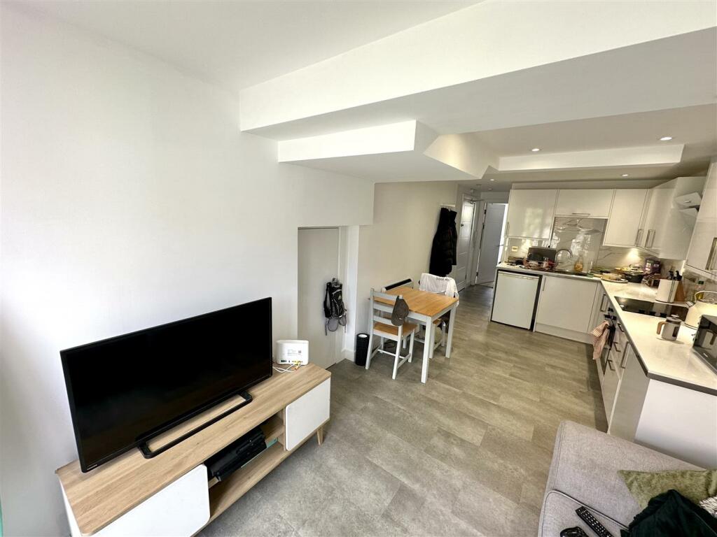 Additional property image - Connaught Road, Flat 5, Cardiff