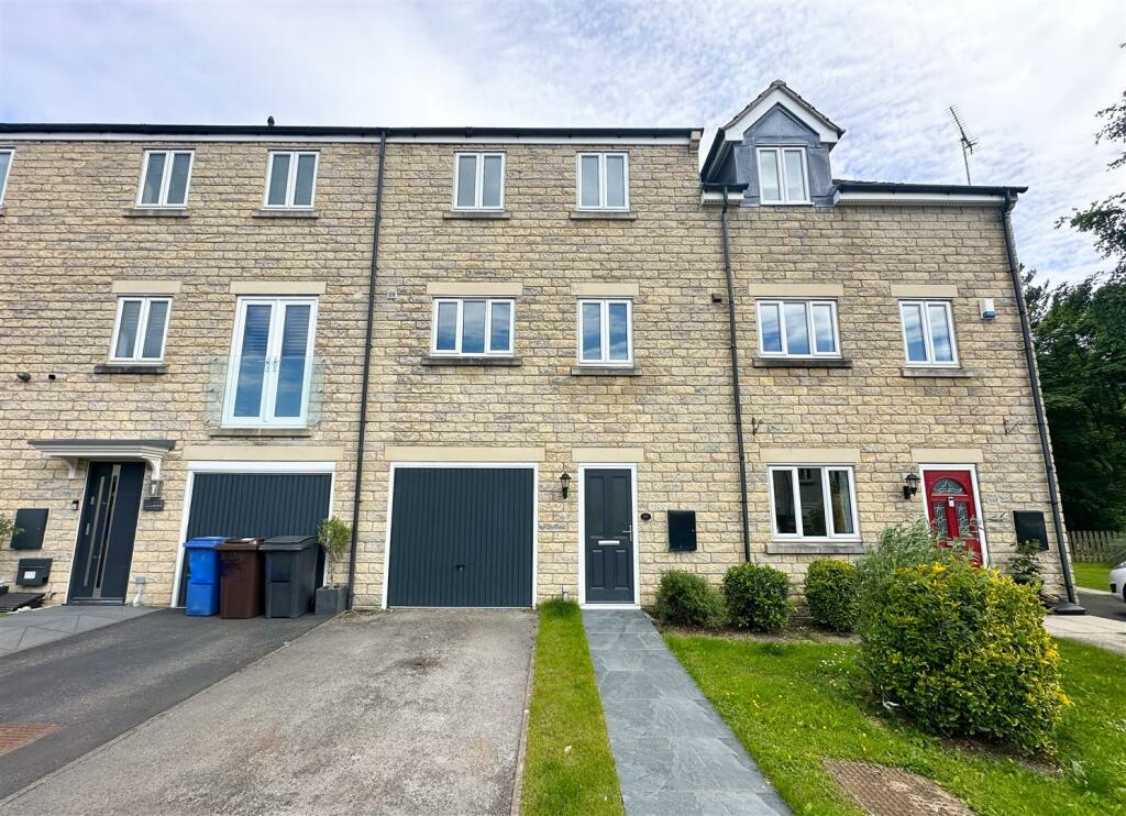3 bedroom town house for sale in Lane, Oughtibridge, S35