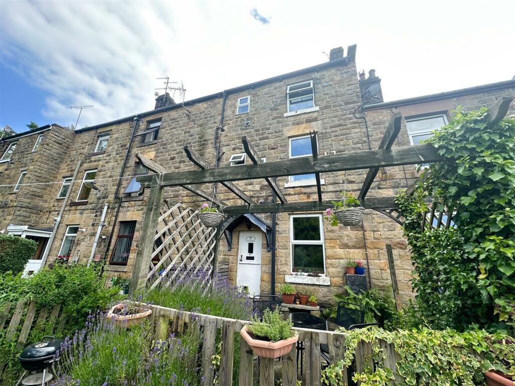 2 bedroom cottage for sale in Station Lane, Oughtibridge, S35