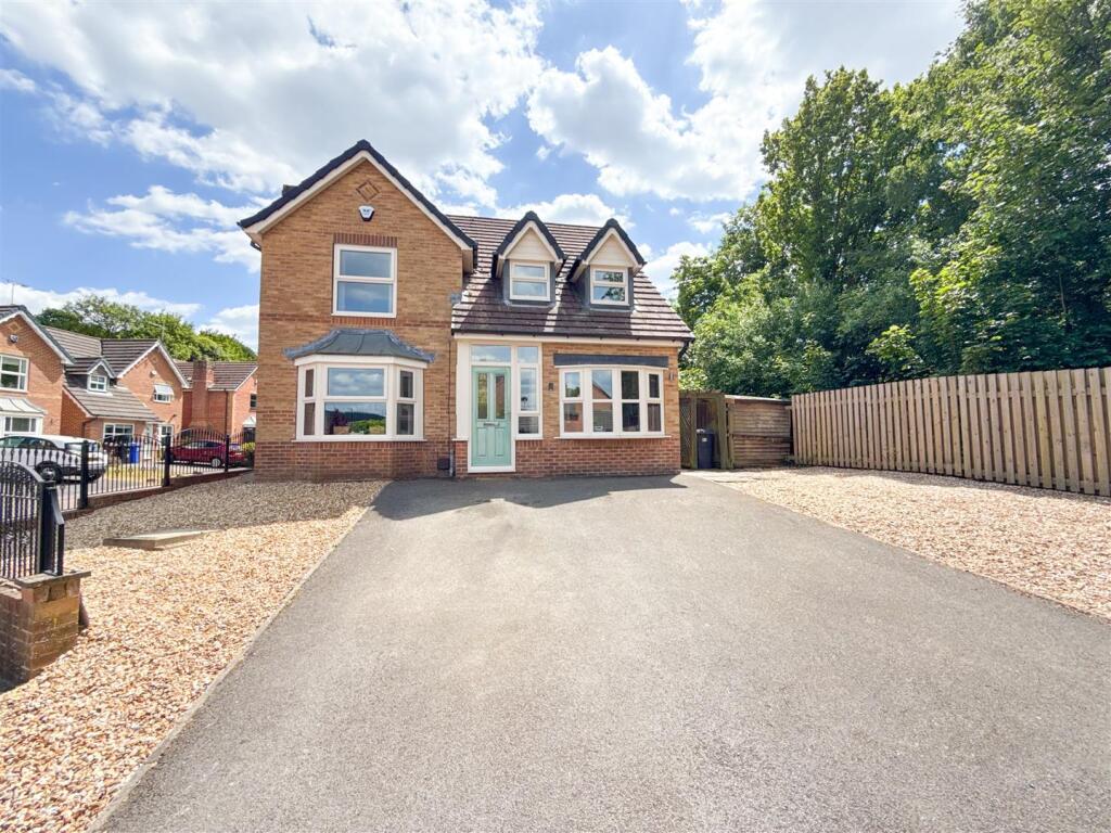 Main image of property: Clough Grove, Oughtibridge, S35