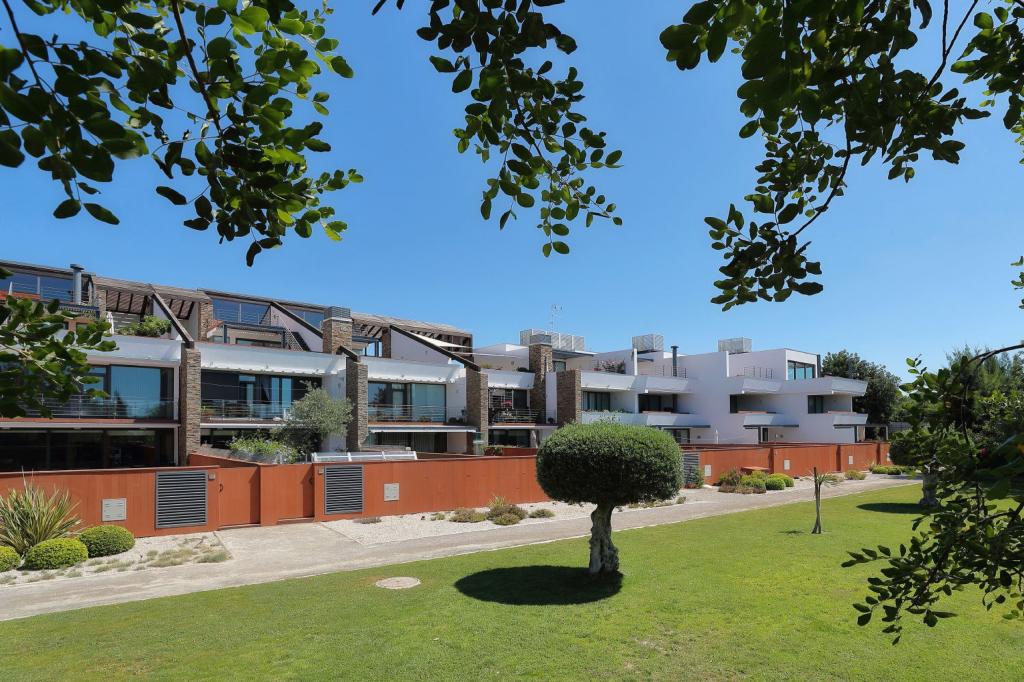 3 bedroom apartment for sale in Algarve, Almancil, Portugal