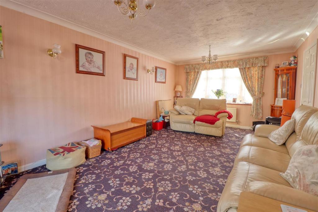 4 bedroom detached house for sale in Dunthorpe Road, Clacton on Sea