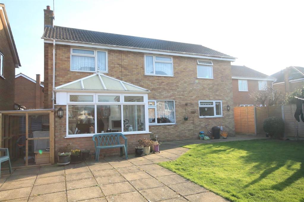 4 bedroom detached house for sale in Dunthorpe Road, Clacton on Sea