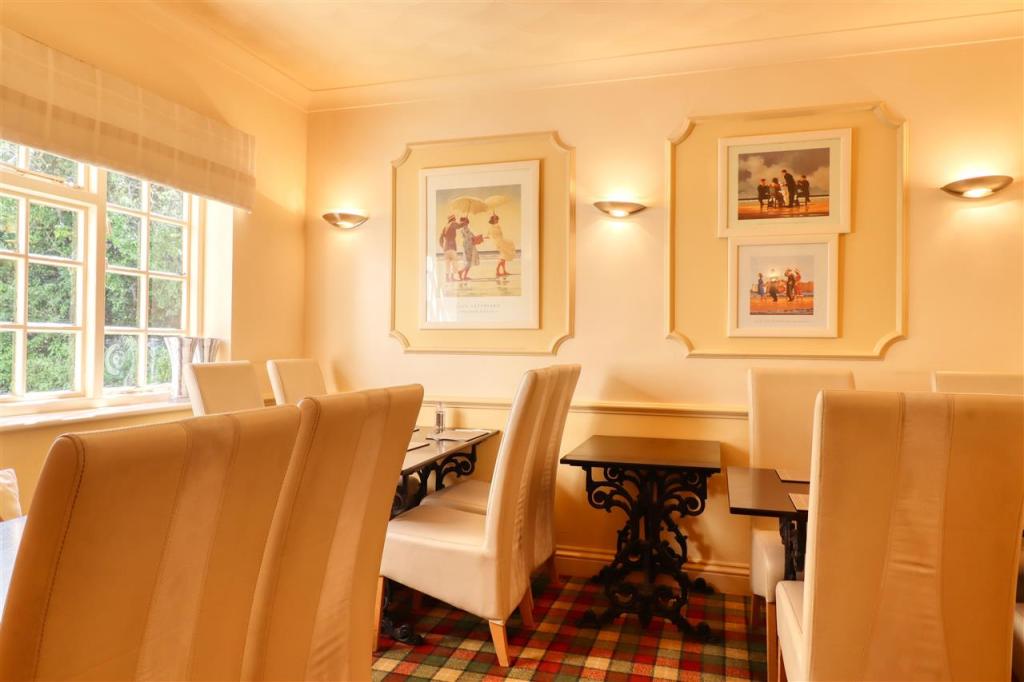 Additional property image - Maffia's, Frinton Road, Holland on Sea