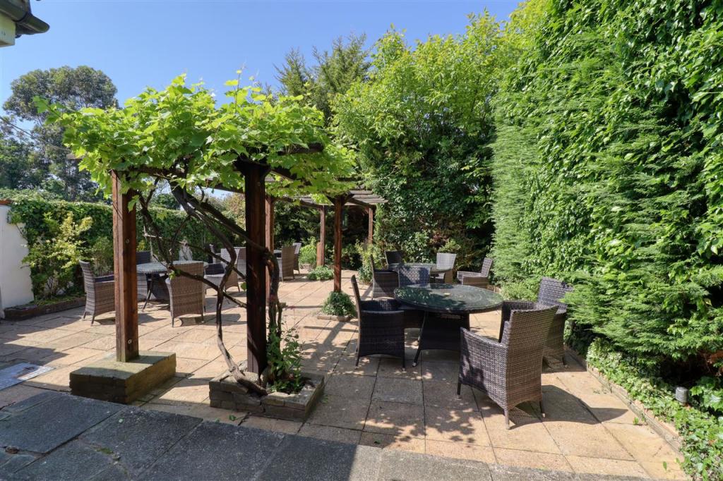 Additional property image - Maffia's, Frinton Road, Holland on Sea