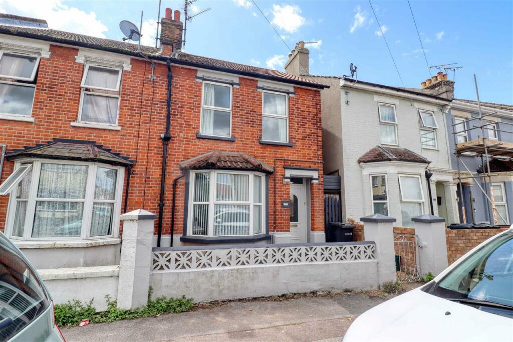 3 bedroom terraced house for sale in St Andrews Road, Clacton on Sea, CO15