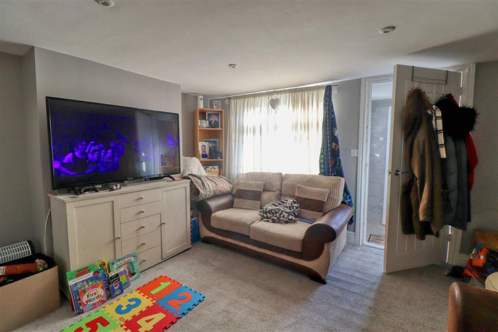 Additional property image - St Johns Road, Great Clacton