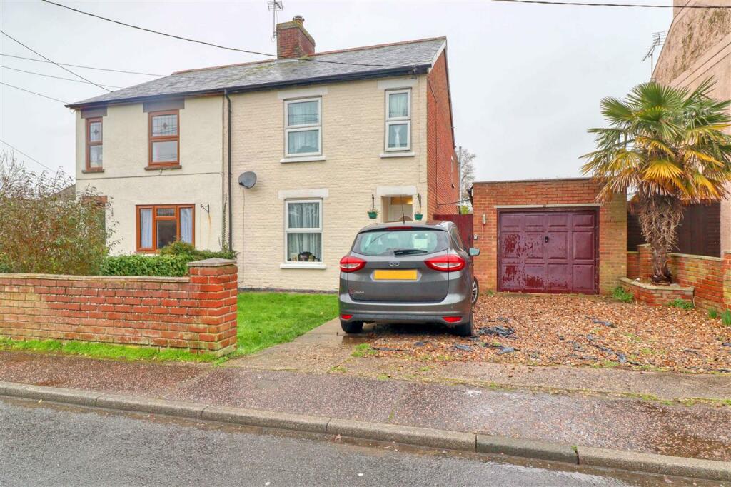 3 bedroom semidetached house for sale in St Osyth Road East, Little