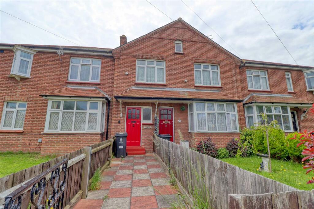 2 bedroom apartment for sale in Coppins Road, Clacton on Sea, CO15