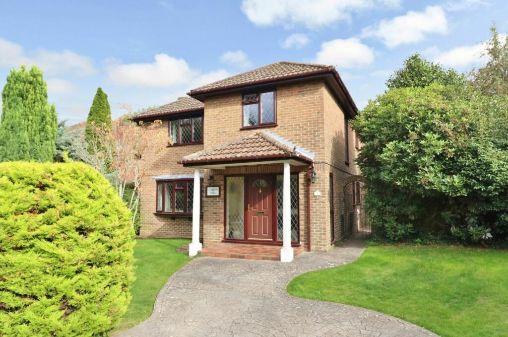 4 bedroom detached house for sale in Redcroft Lane, Bursledon, SO31
