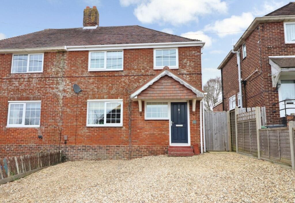 3 bedroom semidetached house for sale in Wykeham Road, Netley Abbey, SO31