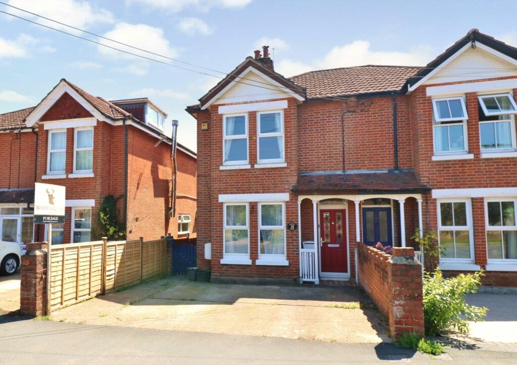 4 bedroom semidetached house for sale in Grange Road, Netley Abbey, SO31