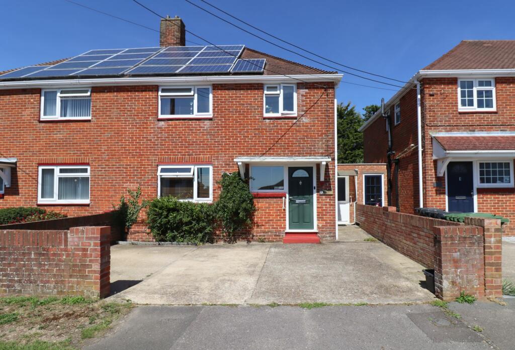 3 bedroom semidetached house for sale in Wykeham Road, Netley Abbey, SO31