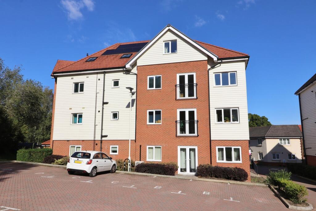 Main image of property: Hellyar Rise, Hedge End, SO30
