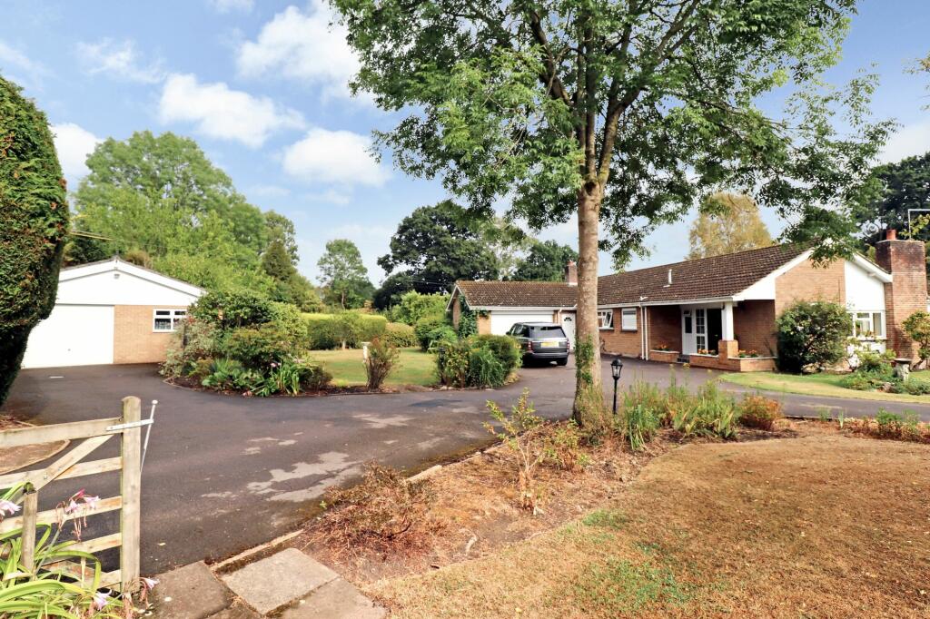 3 bedroom detached bungalow for sale in Durley Brook Road, Durley, SO32