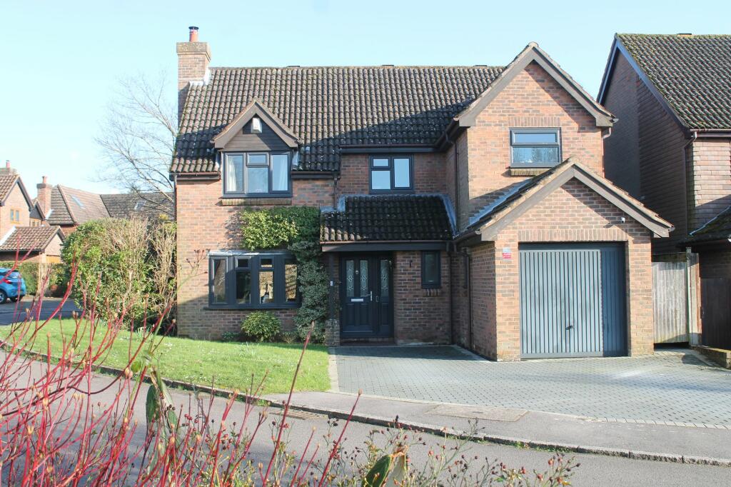 4 bedroom detached house for sale in Byron Close, Waltham, SO32