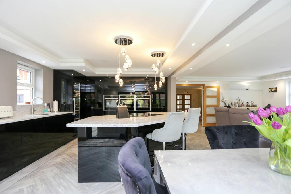 5 bedroom detached house for sale in Crows Nest Lane, Botley, SO32