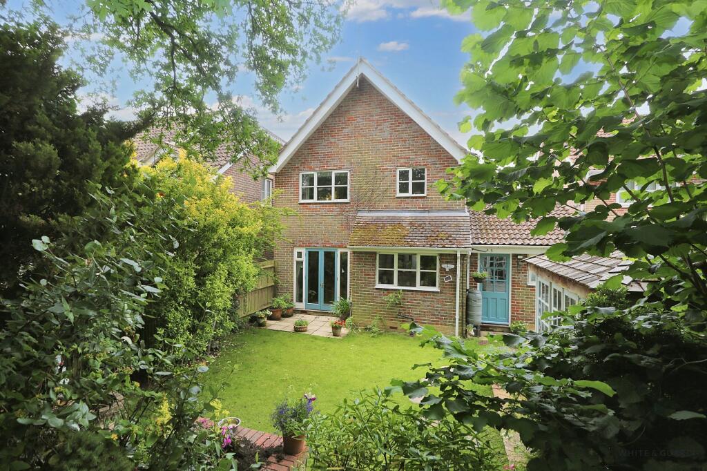Main image of property: Larkspur Close, Swanmore, SO32