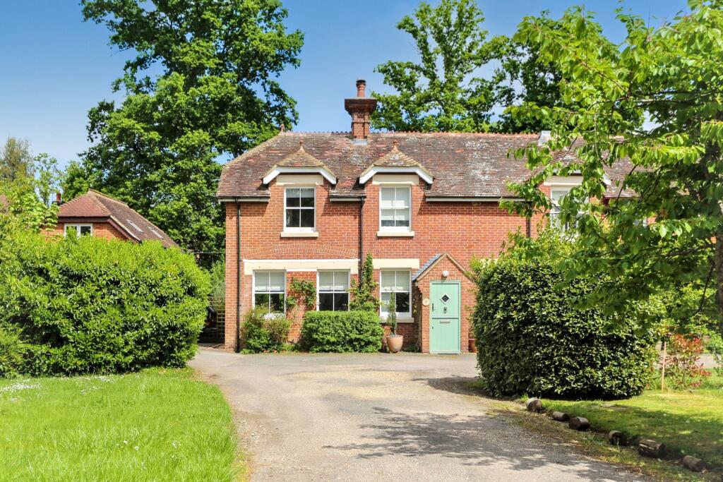 Main image of property: Botley Road, Curdridge, SO32