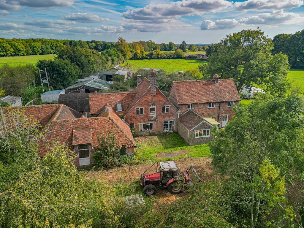 Main image of property: Park Lane, Swanmore, SO32