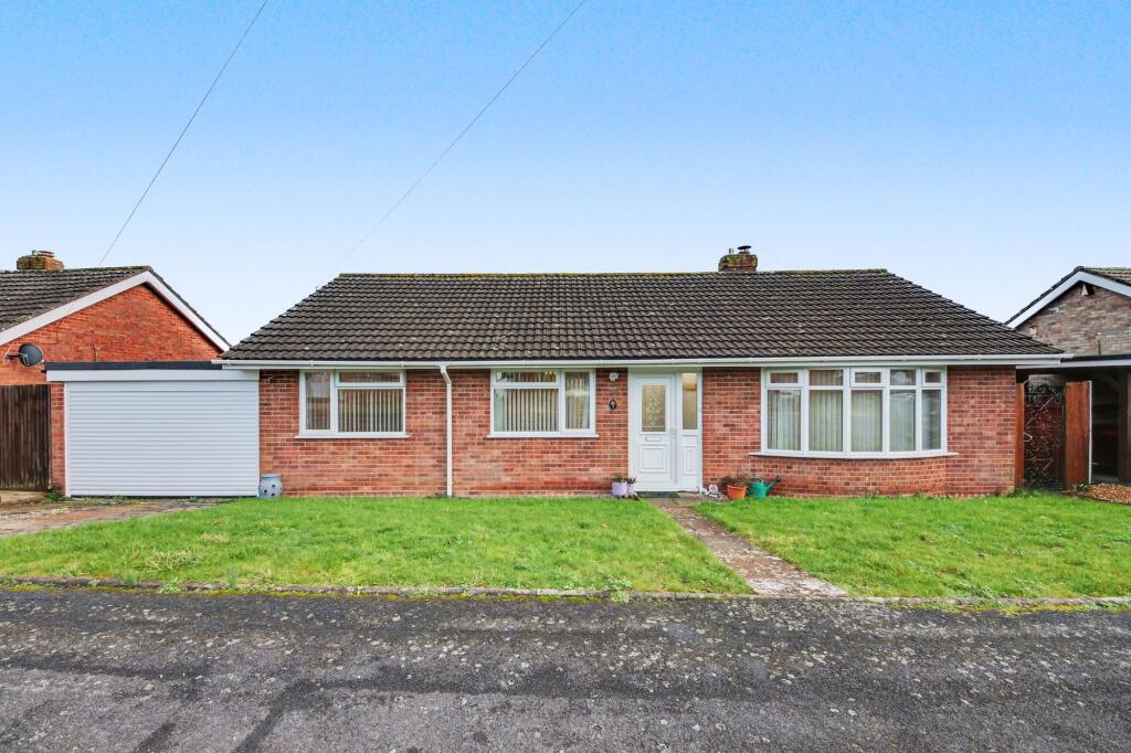 Main image of property: Maddoxford Way, Botley, SO32