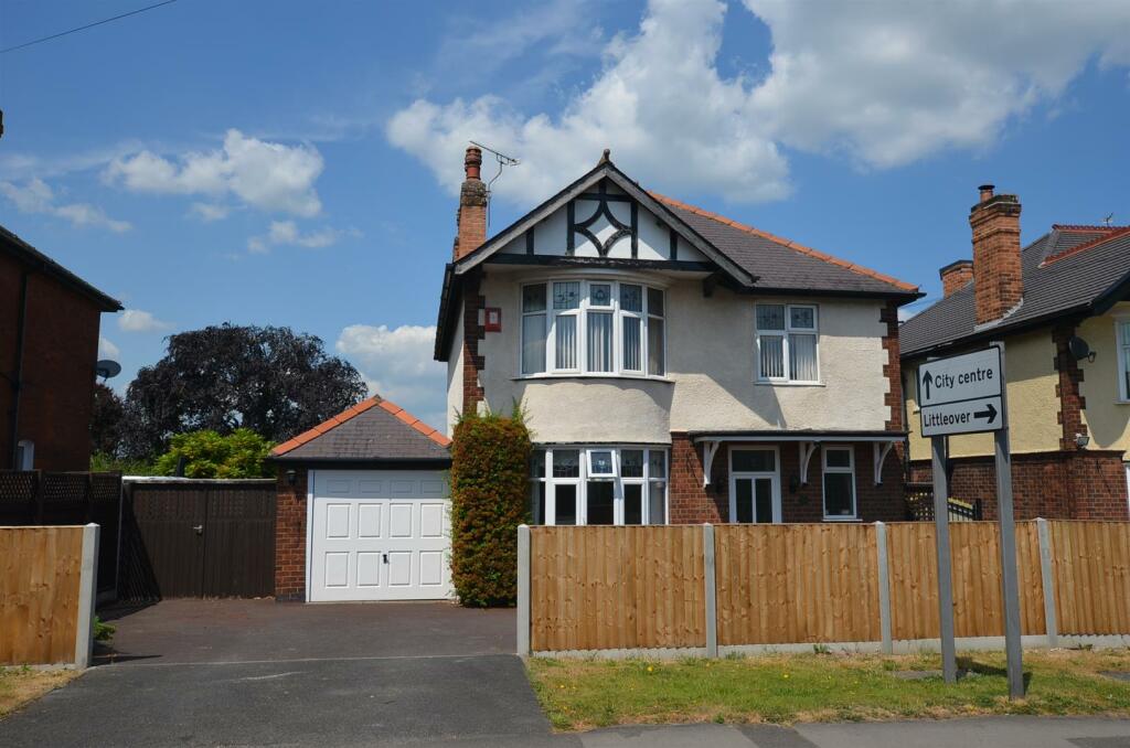 4 bedroom detached house for sale in Uttoxeter Road, Mickleover, Derby, DE3