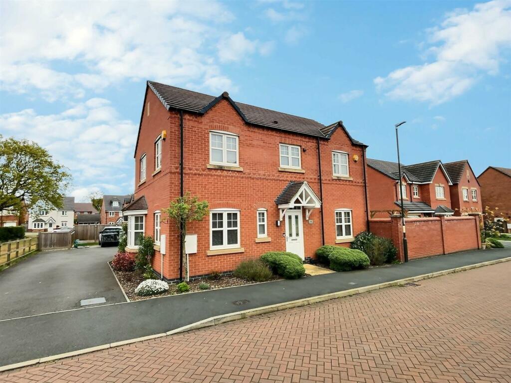 4 bedroom detached house for sale in Clarissa Close, Langley Country Park, Derby, DE22