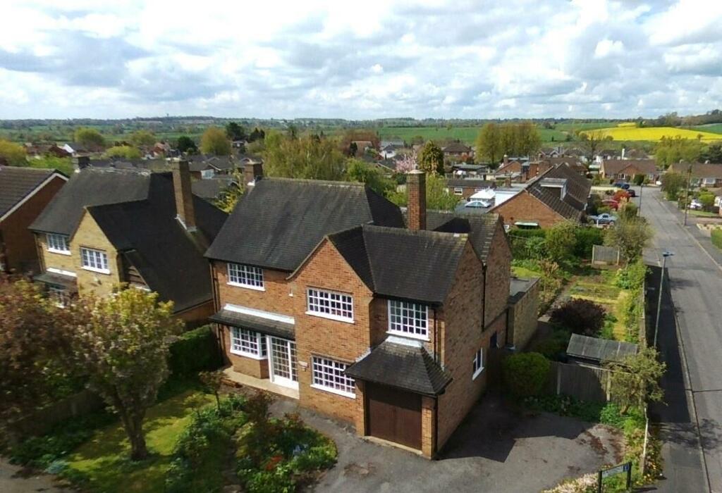 4 bedroom detached house for sale in Cobthorne Drive, Allestree, Derby