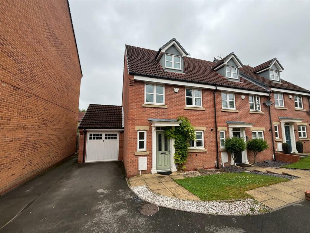 4 bedroom semidetached house for sale in Athens Court, Chellaston