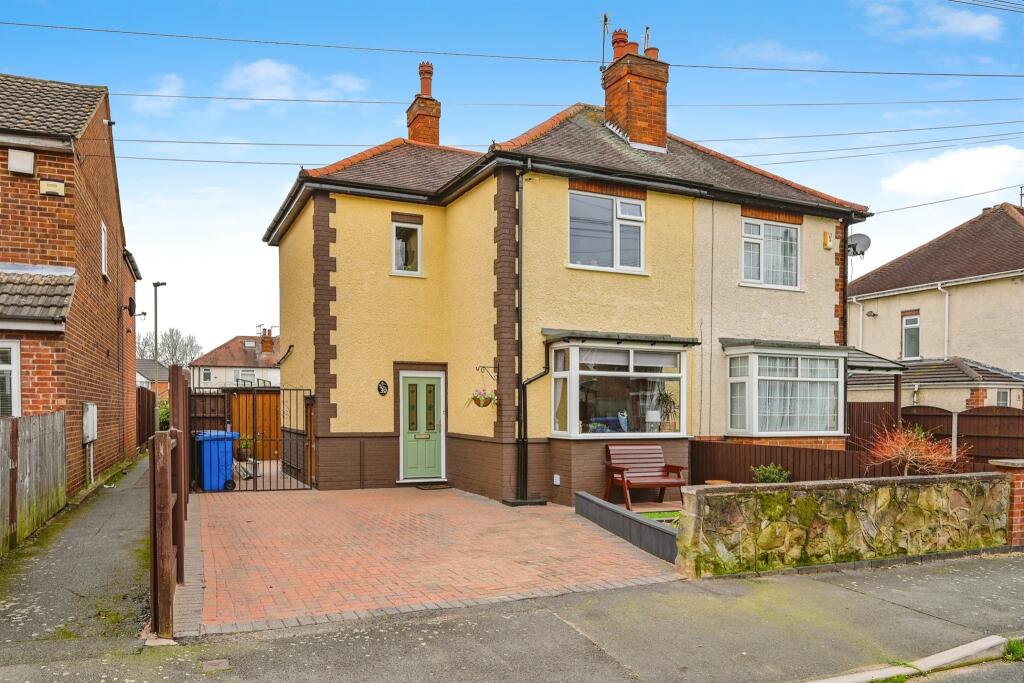 2 bedroom semidetached house for sale in Chadwick Avenue, Allenton
