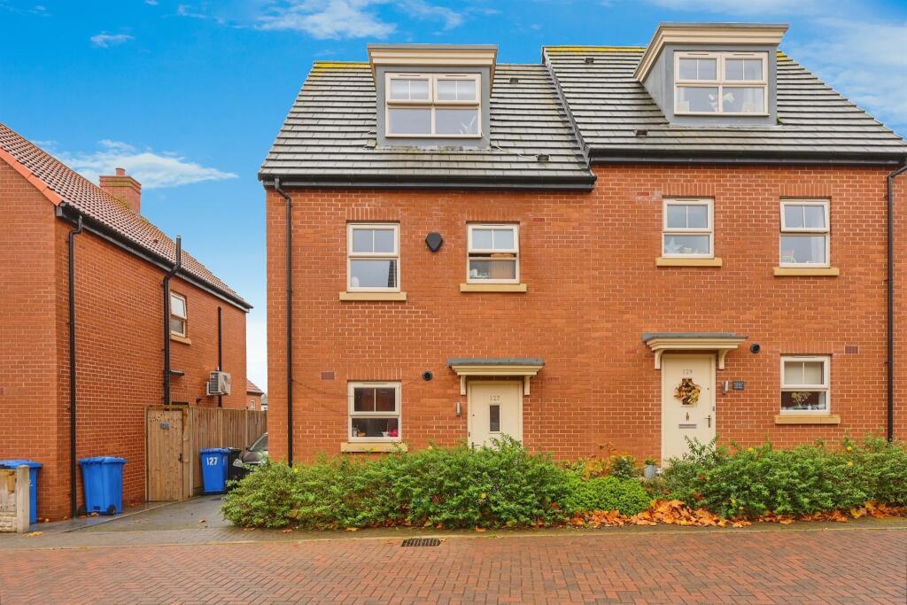 4 bedroom semi-detached house for sale in Richmond Park Road, Derby, DE22