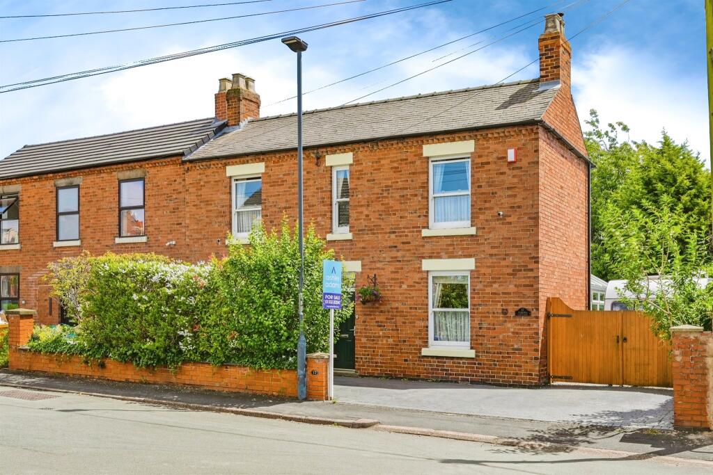 4 bedroom detached house for sale in Moor End, Spondon, Derby, DE21