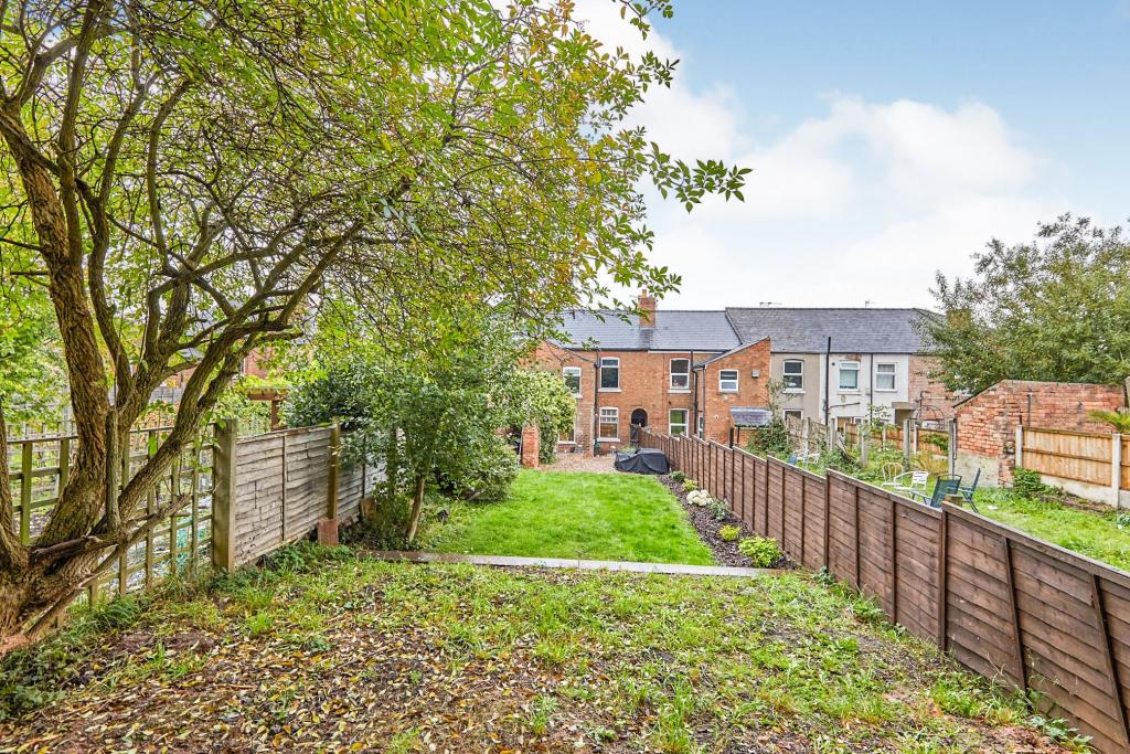 2 bedroom terraced house for sale in Radbourne Street, Derby, DE22