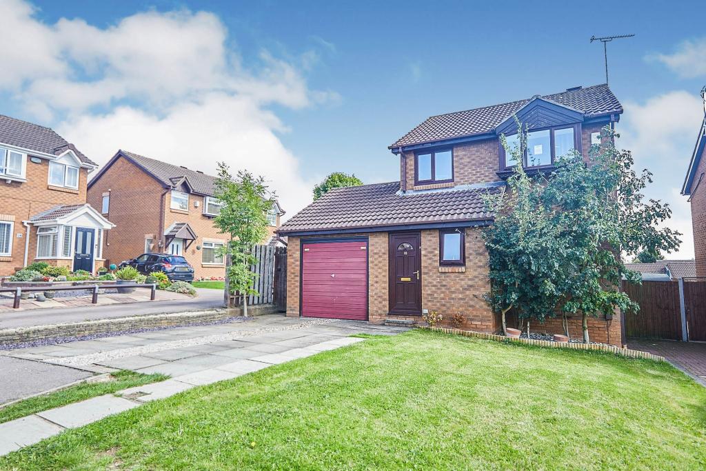 3 bedroom detached house for sale in Bryony Close, Oakwood, Derby, DE21